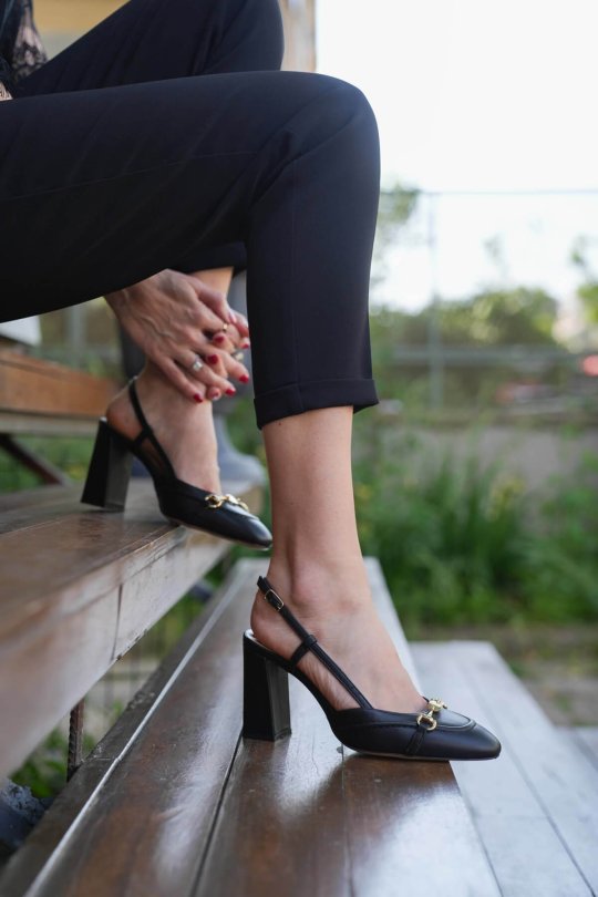 SKT-021 Siyah Deri Kadın Topuklu Ayakkabı