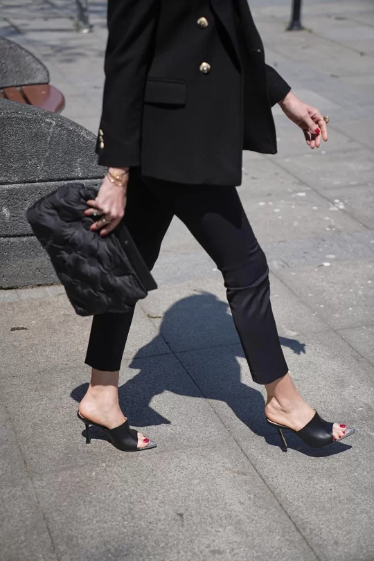 SKT-022 Siyah Deri Kadın Topuklu Ayakkabı