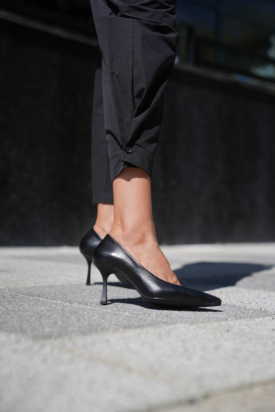 SKT-040 Siyah Deri Kadın Topuklu Ayakkabı