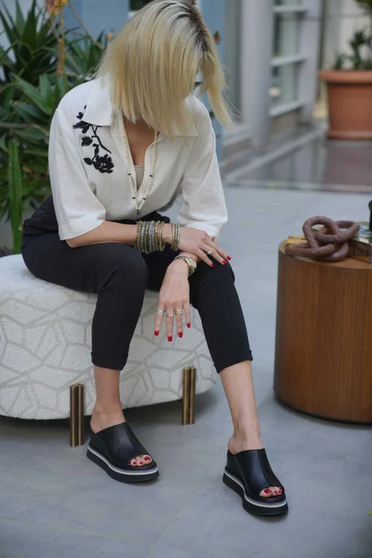 SKK-065 Siyah Deri Platform Tabanlı Terlik