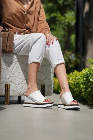 SKK-065 Beyaz Deri Platform Tabanlı Terlik