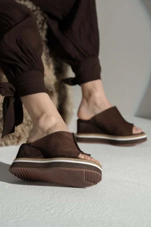 SKK-065 Kahverengi Süet Platform Tabanlı Terlik