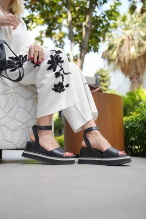 SKD-054 Siyah Deri Platform Tabanlı Sandalet