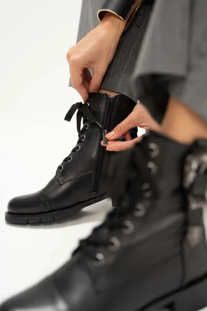 SKB-114 Siyah Deri Kadın Bot